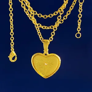 Italienische Vintage Herz Halskette Gold mit Damast Textur und rundem Zirkon Anhänger