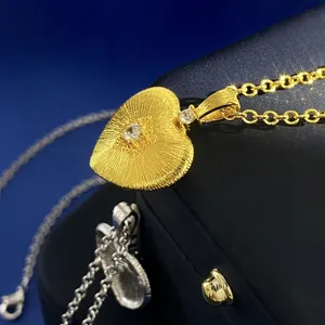 Vintage Herz-Halskette im italienischen Stil mit Strahlenmuster und Kristall-Akzenten