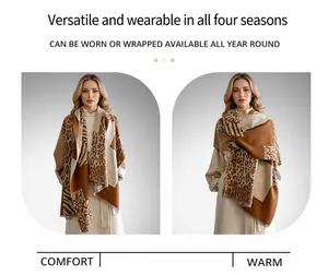 Detalle de chal con estampado de leopardo y flecos en tonos marrón y camello