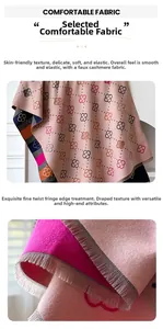 Detailopname van imitatie kasjmier sjaal met bloemenprints en zachte afwerking met franjes