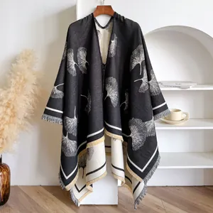 Poncho Châle Réversible Élégant pour Femmes Imprimé Feuille de Ginkgo Imitation Cachemire Chaud Hiver Écharpe avec Glands Cardigan