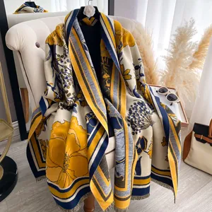 Thick double-sided cashmere-feel shawl with vintage floral print and fringe details