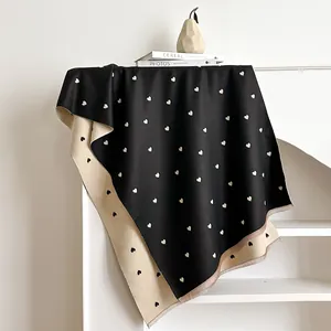 Franse vintage gebreide sjaal met hartjespatroon en franjes in zwart en beige