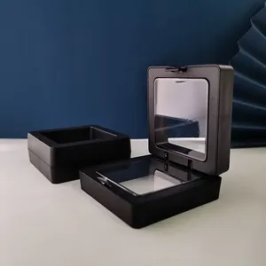 Detail von schwarzen PE-Folien-Schweberahmen für Schmuck in minimalistischem Design