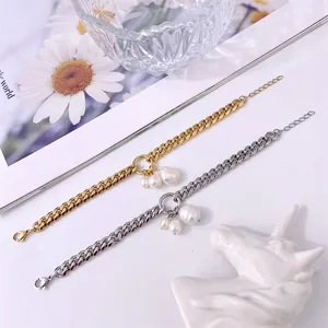 Bracciale con perle barocche e catene metalliche spesse in finitura oro e argento