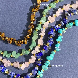 Colliers bohèmes faits main en pierres naturelles avec quartz rose et perles cristal