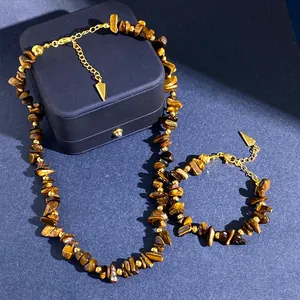 Set van halsketting en armband met natuurlijke tijgeroogstenen en gouden accenten