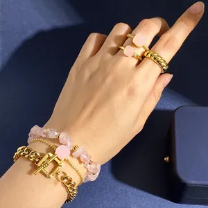 Set di bracciali bohémien con catena dorata, quarzo rosa e anelli con pietre preziose