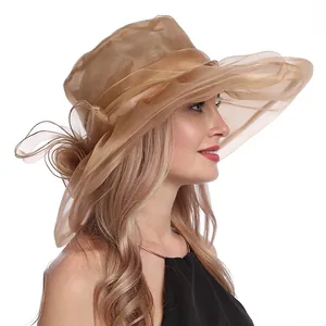 Chapeau de soleil élégant en organza à bord large avec fleur pour événements d'été