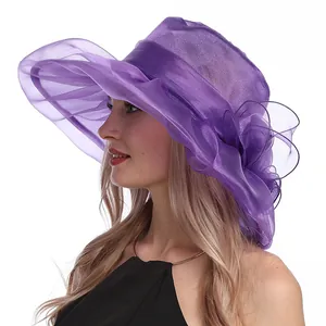 Chapeau de soleil élégant en organza violet à large bord avec fleur pour femme en été