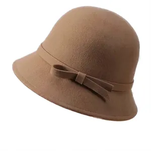 Eleganter französischer Woll-Glockenhut im Vintage-Stil mit Schleife in Kamelbraun