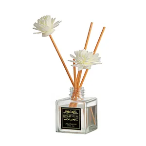Minimalist 50ml glass reed diffuser set with wooden sticks and white sola flowers