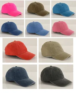Dettaglio macro di cappelli da baseball in cotone lavato in dieci colori vintage invecchiati