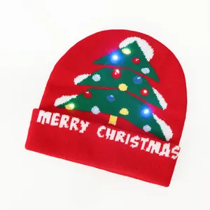 Bonnet de Noël rouge avec lumières LED, motif sapin et texte Merry Christmas festif
