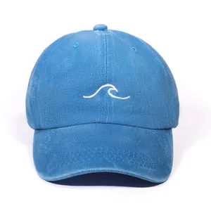 Casquette baseball en coton délavé bleu avec broderie de vague blanche, style décontracté