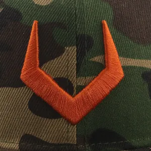 Casquette de baseball hip hop camouflage avec broderie V orange et motif forêt