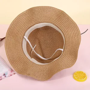 Sombrero de paja infantil con pompones y banda interior para vacaciones de playa