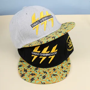 Gedetailleerd borduursel van bliksempatroon en 777-logo op hiphopstijl honkbalpet
