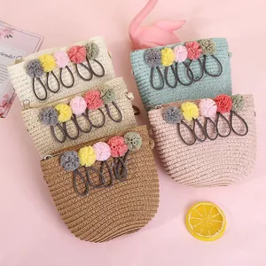 Mini bolsos de paja hechos a mano con pompones coloridos para niños en cinco colores
