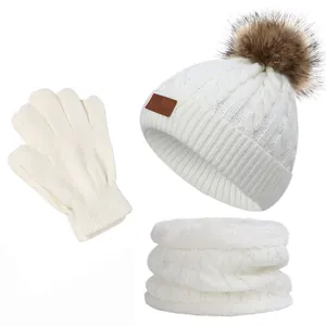 Naturweißes Winter-Strickset für Kinder mit Bommelmütze, Loop-Schal und Handschuhen