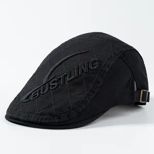 Béret noir matelassé avec broderie BUSTLING et boucle réglable en métal pour adultes