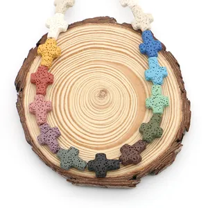 Perles en forme de croix en pierre de lave colorée pour bijoux DIY sur bois