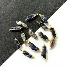 Unregelmäßige Barockperlen-Anhänger mit metallischem Glanz und goldfarbenen Verbindern