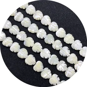 Perle in madreperla bianca naturale a forma di foglia con lucentezza iridescente per gioielli DIY