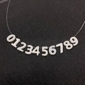 Makro-Detail weißer Muschel-Zahlenperlen 10mm 0-9 für DIY Schmuckherstellung Ketten