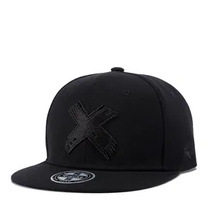Unisex Hip-Hop Snapback Cap in Schwarz mit 3D-besticktem X-Logo auf flachem Schirm