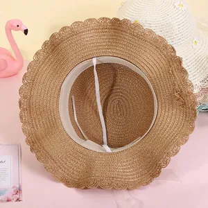 Cappello di paglia per bambini con margherita, tesa a onde e cinturino regolabile per mare