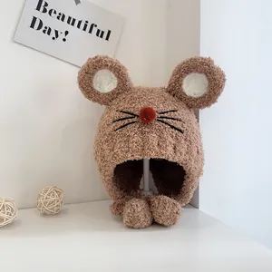 Bonnet d'hiver en peluche marron pour enfants avec oreilles d'ours et nez en pompon