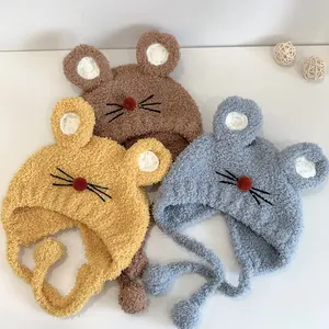 Trois bonnets à oreilles en peluche pour enfants avec motif de souris en trois couleurs