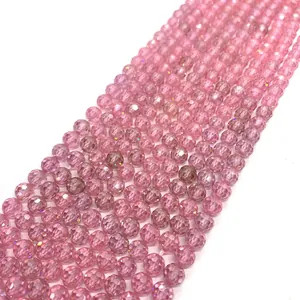 Λεπτομερής λήψη από ροζ ζιργκόν χάντρες 2-4mm για δημιουργία κοσμημάτων DIY