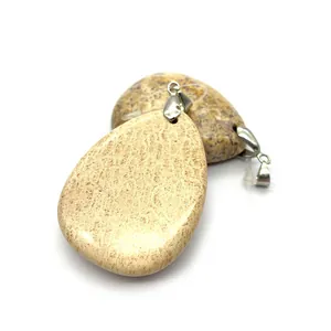 Paire de pendentifs en pierre naturelle en forme de goutte et fermoirs argent