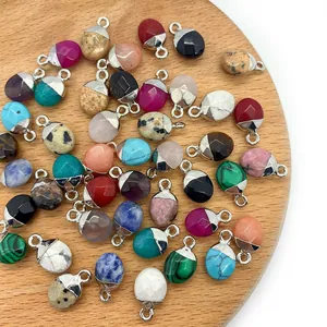 Mix van gefacetteerde hangers van natuursteen met zilveren oogjes voor DIY sieraden