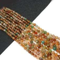 Macro-opname van gefacetteerde lavastenen kralen in aardetinten voor DIY-sieraden maken