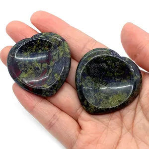 Pierres de sang de dragon en forme de cœur polies avec creux pour le pouce pour DIY