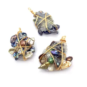 Pendenti in cristallo e perle barocche avvolti in filo per collane boho fai-da-te
