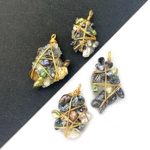 Pendente in Perla Barocca Naturale e Cristallo Avvolto in Filo Fatto a Mano Ciondolo in Pietra Grezza per Creazione Gioielli