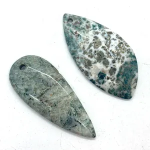 Colgantes de ágata natural pulida con texturas minerales de color verde y blanco