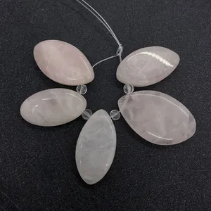 Natuurlijke rozenkwarts bladhangers met gladde textuur voor DIY sieraden maken