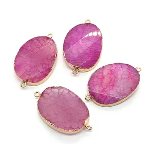 Colgante de ágata morada facetada con conectores de doble lazo chapados en oro