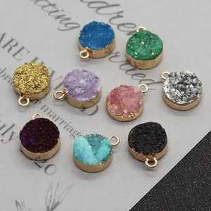 Neun bunte runde Druzy-Kristallanhänger mit Goldrand für DIY-Schmuckherstellung