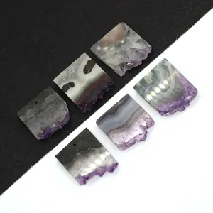 Pendentif en Pierre Percée Irrégulière Tranche de Géode d'Améthyste Naturelle pour la Fabrication de Bijoux DIY Accessoire de Charme en Cristal Violet