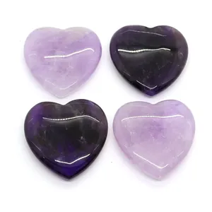 Pietre di ametista naturale a forma di cuore da 40mm, tonalità viola lucide e varie