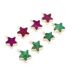 Sternförmige Druzy-Kristallanhänger mit Goldrand in Magenta und Grün für DIY-Schmuck