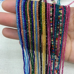Nahaufnahme von 2mm facettierten Kristallperlen in verschiedenen Farben für DIY-Schmuck