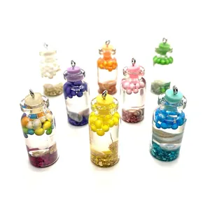 Lot de 8 mini pendentifs bouteilles en verre colorées avec résine pour création de bijoux