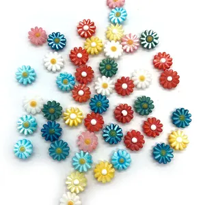 Perle colorate a forma di margherita in conchiglia per gioielli fai da te e collane